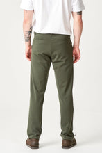 Carica l'immagine nel visualizzatore di Gallery, Performance Pants Loose Fit - Dark Olive

