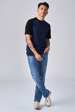 Charger l&#39;image dans la galerie, T-shirt Raglan de base - Black-Navy
