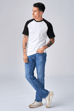 Charger l&#39;image dans la galerie, T-shirt Raglan de base - noir et blanc
