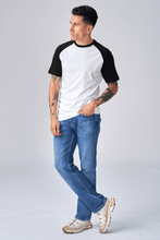 Carregar imagem no visualizador da galeria, T-shirt raglan básica - Preto e branco
