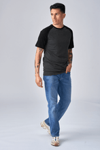 Charger l&#39;image dans la galerie, T-shirt Raglan de base - Gris noir de Dark
