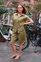 Afbeelding in Gallery-weergave laden, Linen Shorts - Olive
