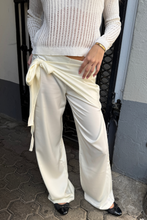 Charger l'image dans la galerie, Violetta Bow Pants - Light Grey
