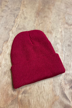 Load image into Gallery viewer, Knitted beanie - Red
