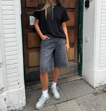Afbeelding in Gallery-weergave laden, Esme Denim Jorts - Black Denim
