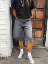 Afbeelding in Gallery-weergave laden, Esme Denim Jorts - Black Denim
