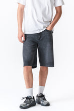 Carica l'immagine nel visualizzatore di Gallery, Denim Shorts Loose - Black
