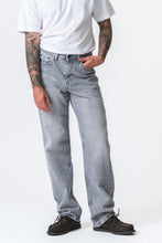 Carica l'immagine nel visualizzatore di Gallery, Noah Loose Fit Jeans - Grey Denim
