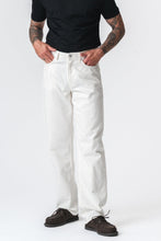 Carica l'immagine nel visualizzatore di Gallery, Noah Loose Fit Jeans - White Denim
