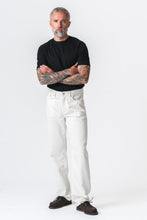 Carica l'immagine nel visualizzatore di Gallery, Noah Loose Fit Jeans - White Denim
