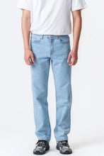 Carica l'immagine nel visualizzatore di Gallery, Relaxed Fit Jeans - Light Blue Denim
