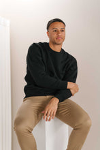 Load image into Gallery viewer, Sweatshirt Crewneck - Black

