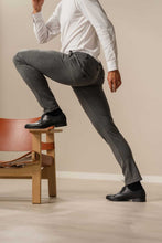 Carregar imagem no visualizador da galeria, O original Performance Pants (Regular) - Cinzento escuro

