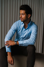 Charger l&#39;image dans la galerie, The Original Performance Shirt - Light Blue
