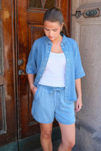 Load image into Gallery viewer, Frame Shorts - Light Blue Denim
