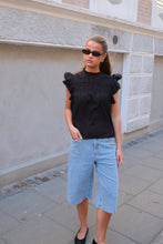 Carica l'immagine nel visualizzatore di Gallery, Trine Lace Top - Black
