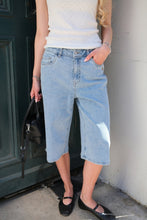 Load image into Gallery viewer, Isra Bermuda Shorts - Medium Blue Denim
