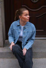 Afbeelding in Gallery-weergave laden, Jamie Denim Shacket - Light Blue Denim
