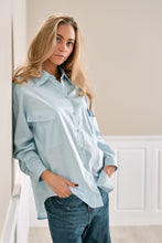 Carica l&#39;immagine nel visualizzatore di Gallery, Clara Oversized Shirt - Light Blue
