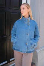 Cargar imagen en el visor de la galería, Tilla Gro L/S Denim Jacket - Medium Blue Denim
