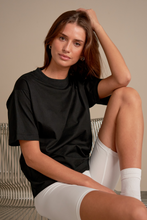 Load image into Gallery viewer, Oversized T-shirt - Black
