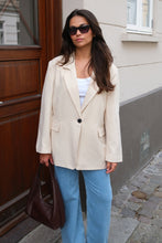 Cargar imagen en el visor de la galería, Blazer de gran tamaño - Beige
