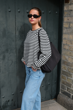 Carica l'immagine nel visualizzatore di Gallery, Stripped Long Sleeve Regular Fit - Black
