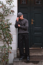 Carregar imagem no visualizador da galeria, Easton Knit - Dark Grey
