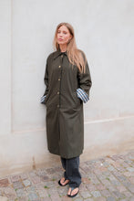 Carica l'immagine nel visualizzatore di Gallery, Livia Trenchcoat -  Olive
