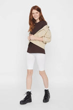 Charger l&#39;image dans la galerie, Shorts midi londoniens - blanc
