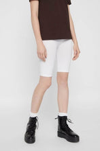 Charger l&#39;image dans la galerie, Shorts midi londoniens - blanc
