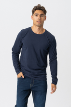 Load image into Gallery viewer, Basic Long-sleeved T-shirt - Navy
