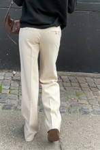 Carica l'immagine nel visualizzatore di Gallery, Low Waist Suit Pants - Beige
