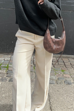 Carica l'immagine nel visualizzatore di Gallery, Low Waist Suit Pants - Beige
