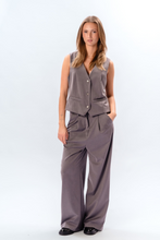Cargar imagen en el visor de la galería, Nadia Vest - Dark Grey
