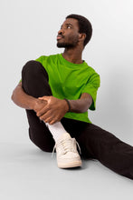 Carica l&#39;immagine nel visualizzatore di Gallery, T -shirt di grandi dimensioni - verde lime
