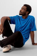 Carica l&#39;immagine nel visualizzatore di Gallery, T -shirt di grandi dimensioni - blu turchese
