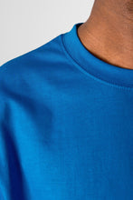 Carica l&#39;immagine nel visualizzatore di Gallery, T -shirt di grandi dimensioni - blu turchese
