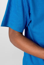 Carica l&#39;immagine nel visualizzatore di Gallery, T -shirt di grandi dimensioni - blu turchese

