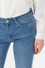 Carica l&#39;immagine nel visualizzatore di Gallery, Performance Jeans - azzurro (vita medio)
