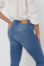 Load image into Gallery viewer, Performance Jeans - Light blue (high-waist)
