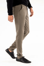 Cargar imagen en el visor de la galería, Performance Pantalones de trote - Oliva
