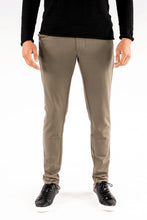 Cargar imagen en el visor de la galería, Performance Pantalones de trote - Oliva

