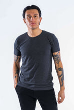 Carregar imagem no visualizador da galeria, Performance T-shirt - Cinzento escuro
