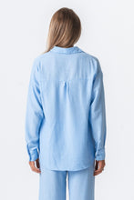 Cargar imagen en el visor de la galería, Lilly Shirt - Light Blue
