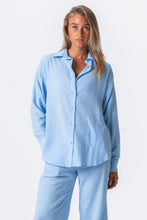Cargar imagen en el visor de la galería, Lilly Shirt - Light Blue
