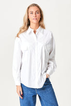 Afbeelding in Gallery-weergave laden, Clara Oversized Shirt - White
