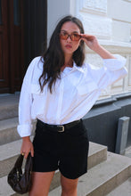 Afbeelding in Gallery-weergave laden, Clara Oversized Shirt - White
