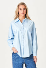 Carica l'immagine nel visualizzatore di Gallery, Clara Oversized Shirt - Light Blue
