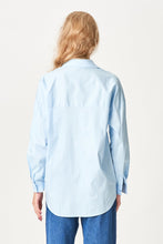 Carica l&#39;immagine nel visualizzatore di Gallery, Clara Oversized Shirt - Light Blue
